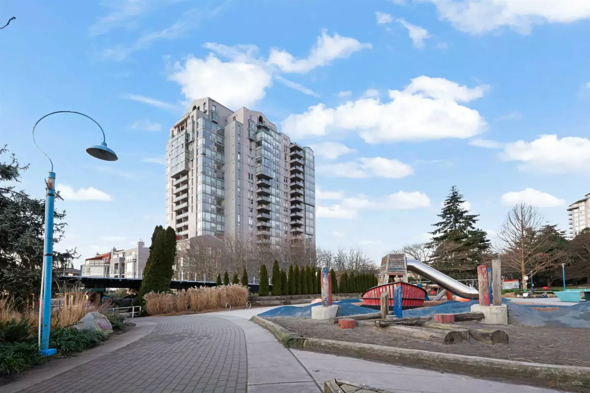 Garden / Landscaping Photo of 1101 8 Laguna Court, New Westminster, BC