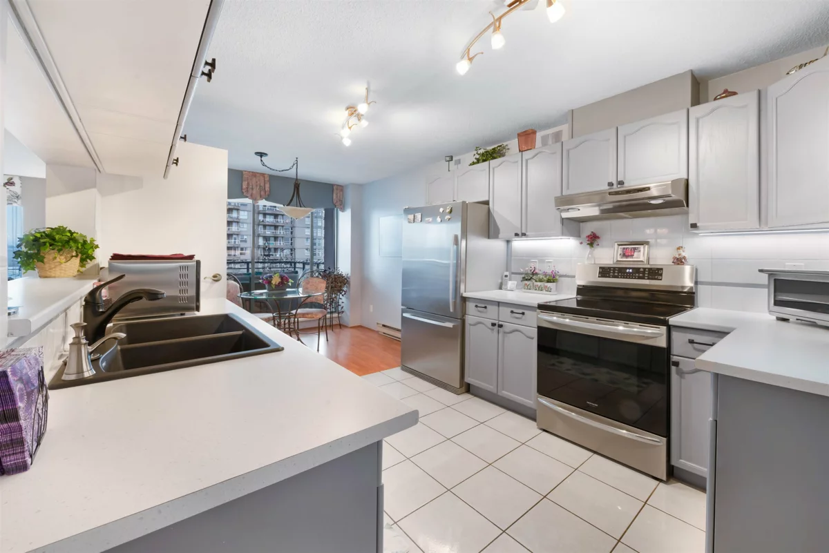 Kitchen Island Photo of 1101 8 Laguna Court, New Westminster, BC