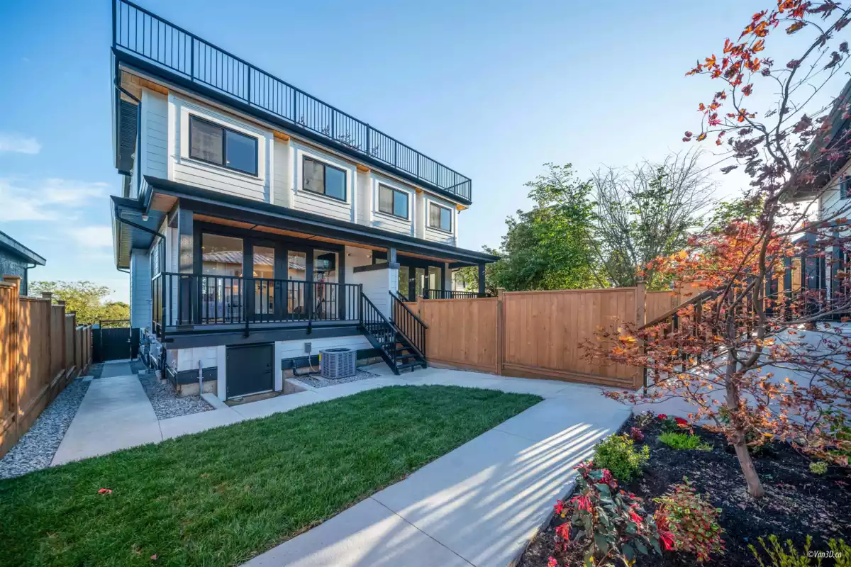 Hot Tub / Spa Photo of 1167 E 63rd Avenue, Vancouver, BC