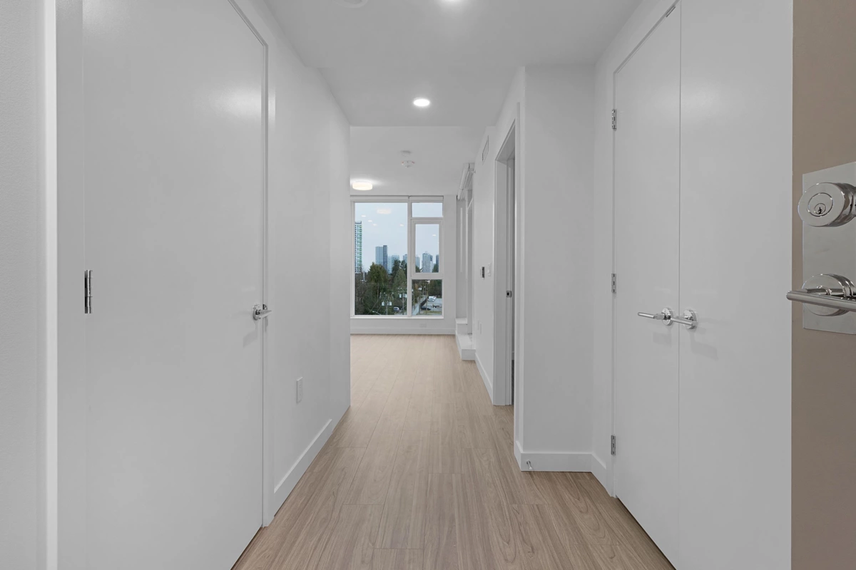 Kitchen Island Photo of 504 13675 107a Avenue, Surrey, BC