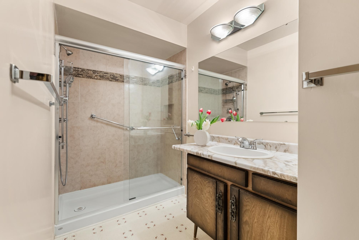 Guest Bathroom Photo of 42 11551 Kingfisher Drive, Richmond, BC