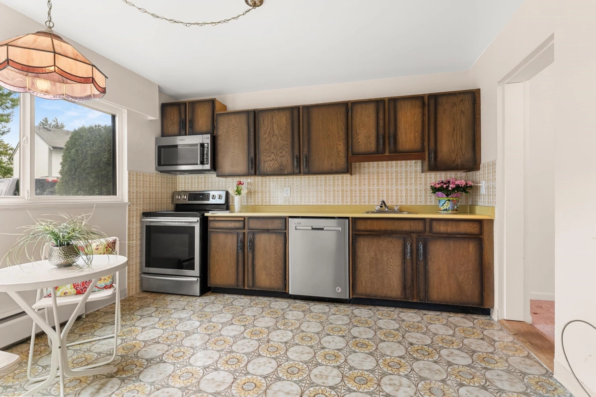 Living Room Photo of 42 11551 Kingfisher Drive, Richmond, BC