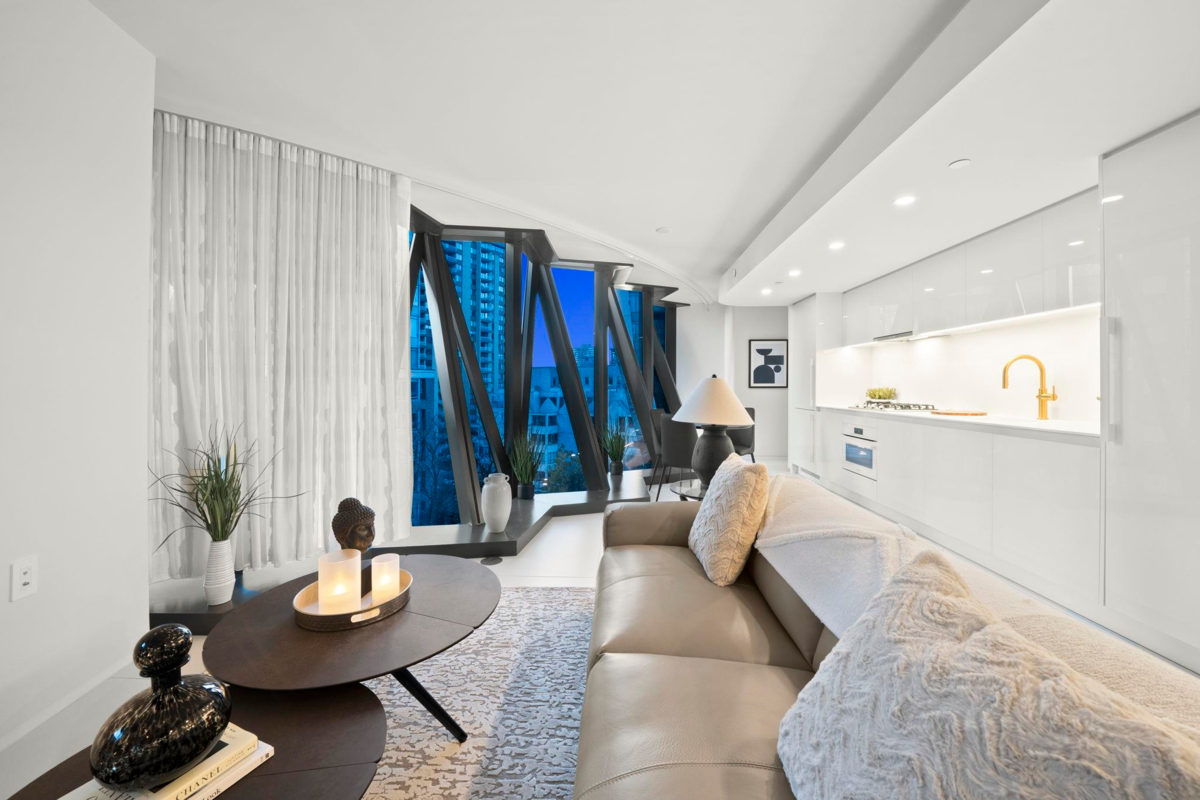 Breakfast Nook Photo of 703 1033 Nelson Street, Vancouver, BC