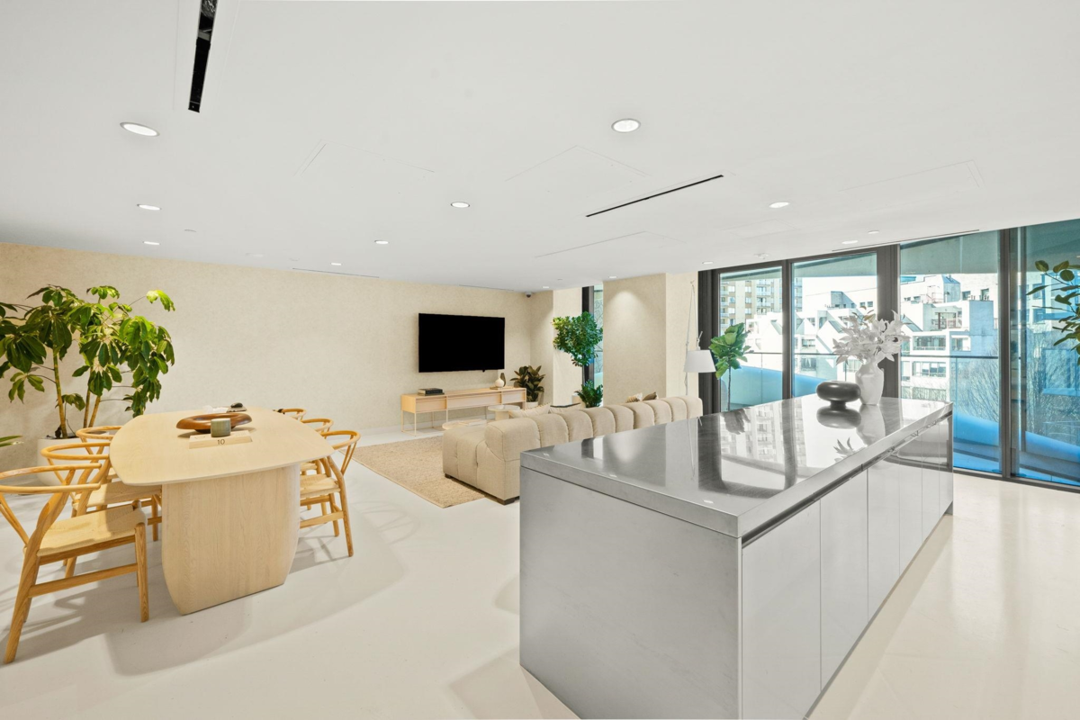 Dining Area Photo of 703 1033 Nelson Street, Vancouver, BC