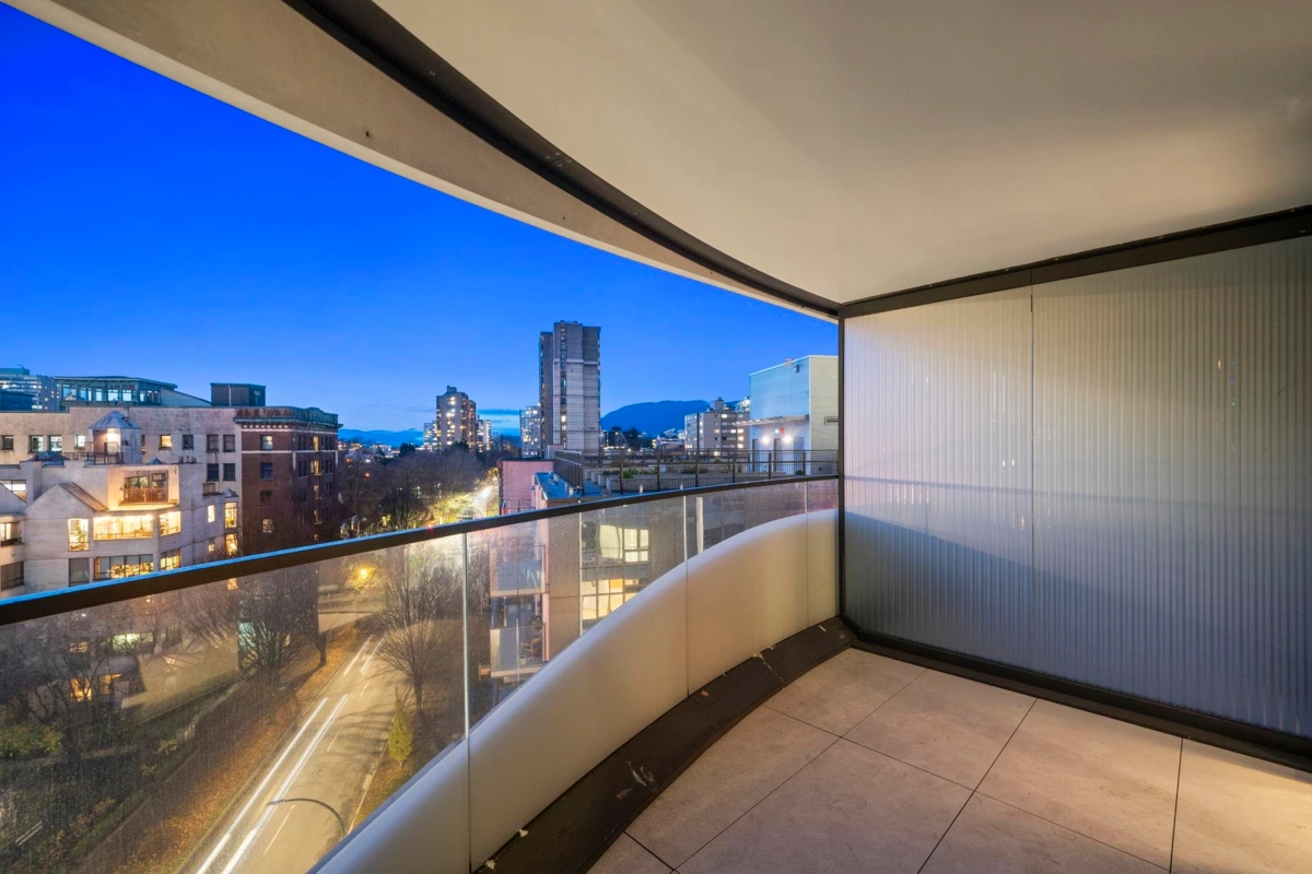 Hot Tub / Spa Photo of 703 1033 Nelson Street, Vancouver, BC