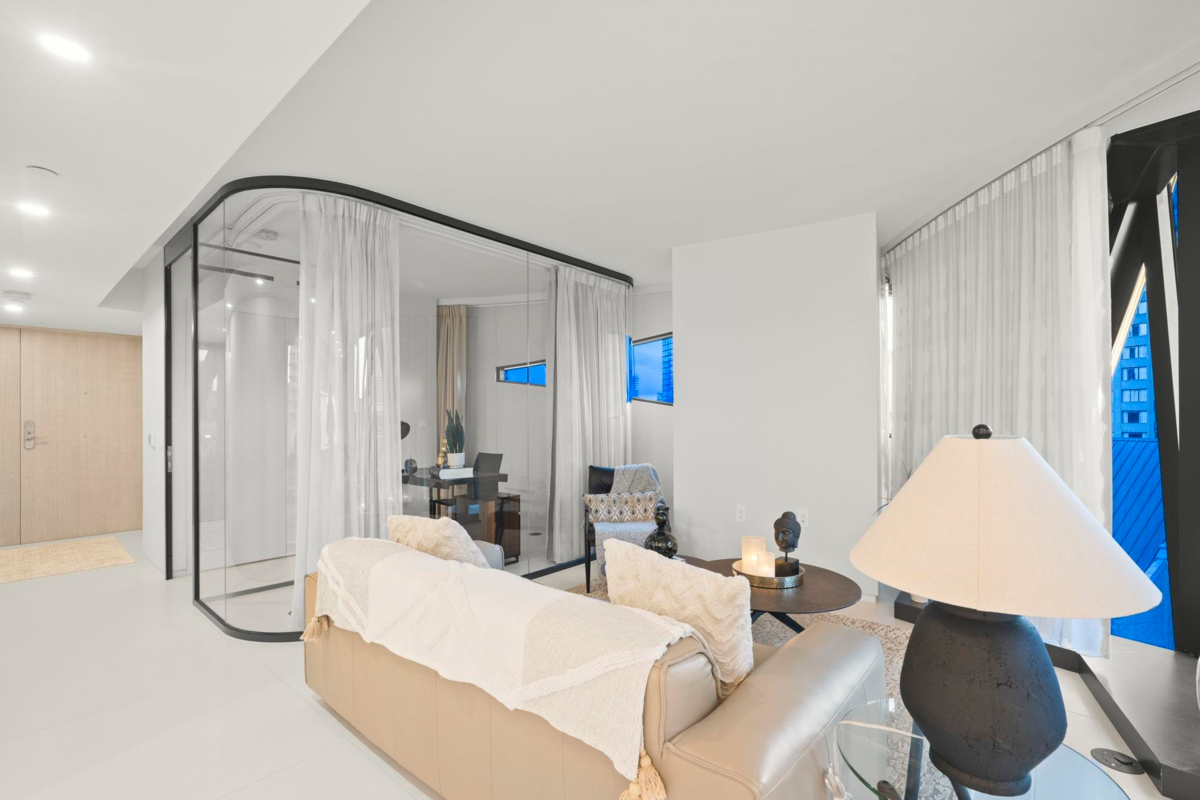 Kitchen Island Photo of 703 1033 Nelson Street, Vancouver, BC