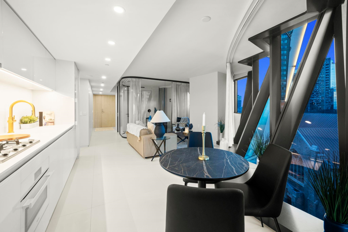 Walk-In Closet Photo of 703 1033 Nelson Street, Vancouver, BC