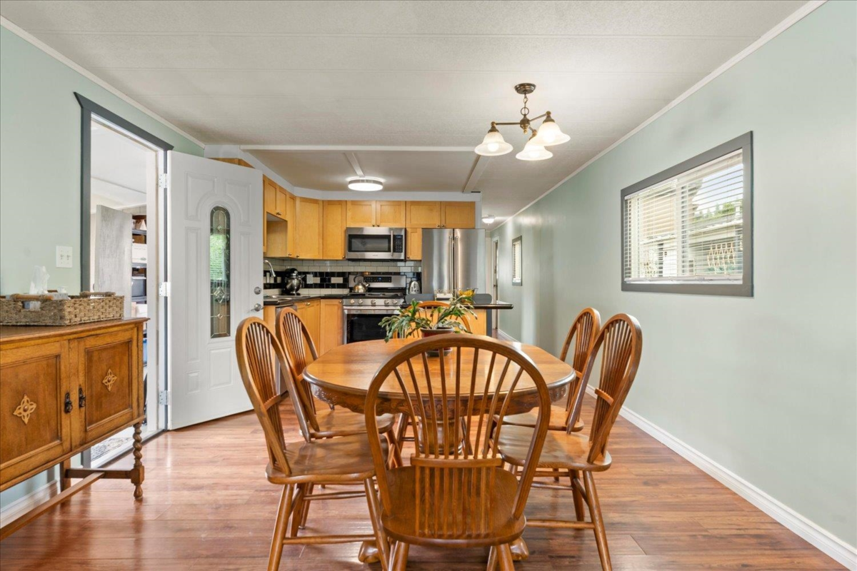 Dining Area Photo of 48 45640 Watson Road, Chilliwack, BC