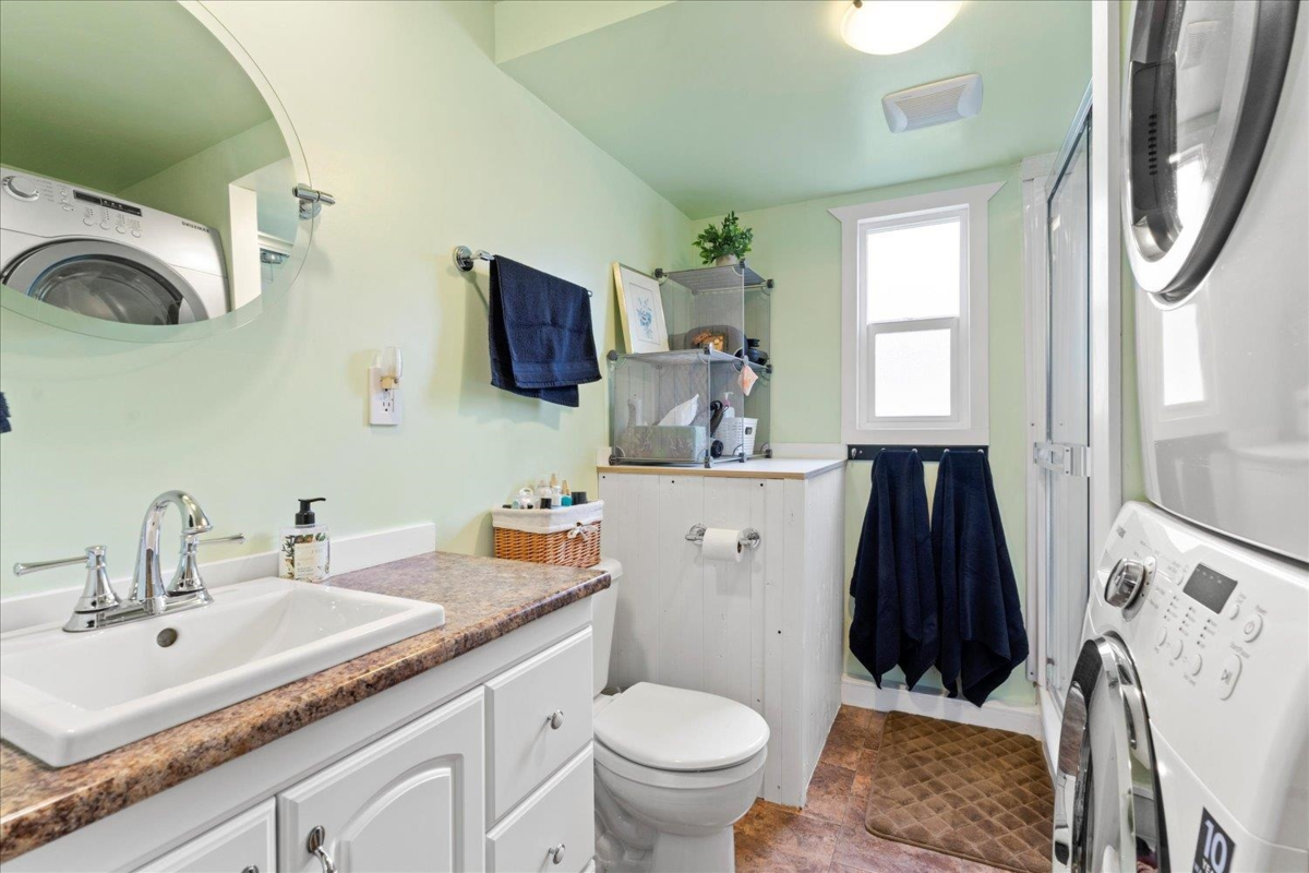 Guest Bathroom Photo of 48 45640 Watson Road, Chilliwack, BC