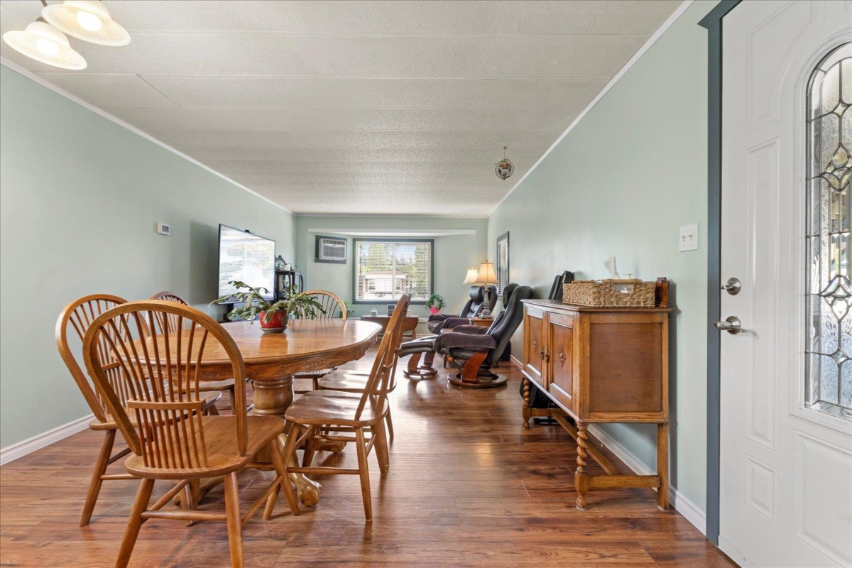 Kitchen Island Photo of 48 45640 Watson Road, Chilliwack, BC