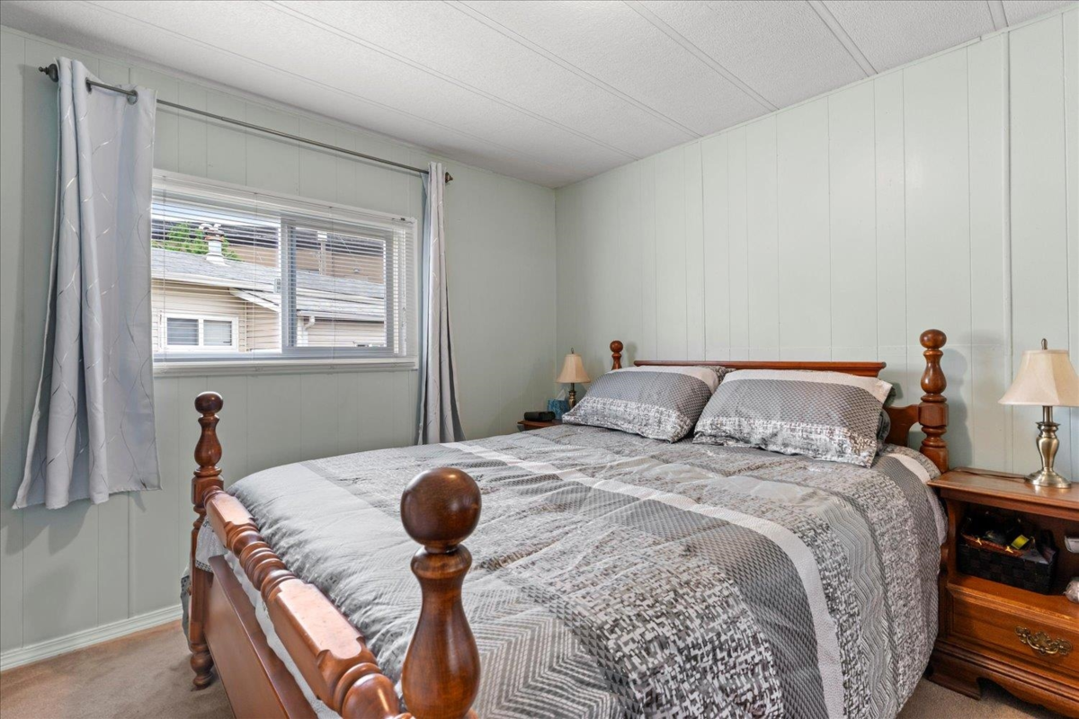 Walk-In Closet Photo of 48 45640 Watson Road, Chilliwack, BC