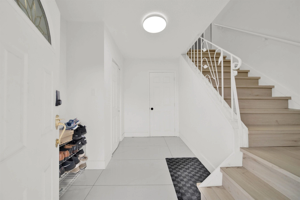 Family Room Photo of 11488 140 Street, Surrey, BC