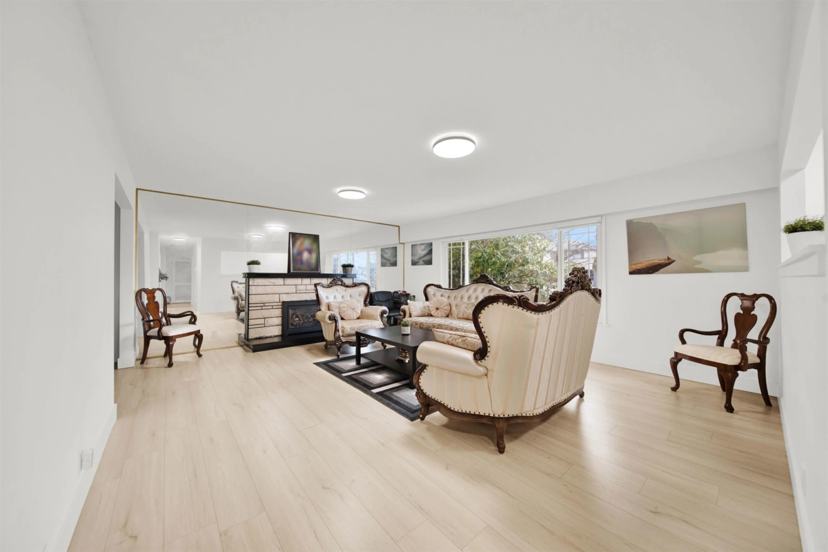 Living Room Photo of 11488 140 Street, Surrey, BC