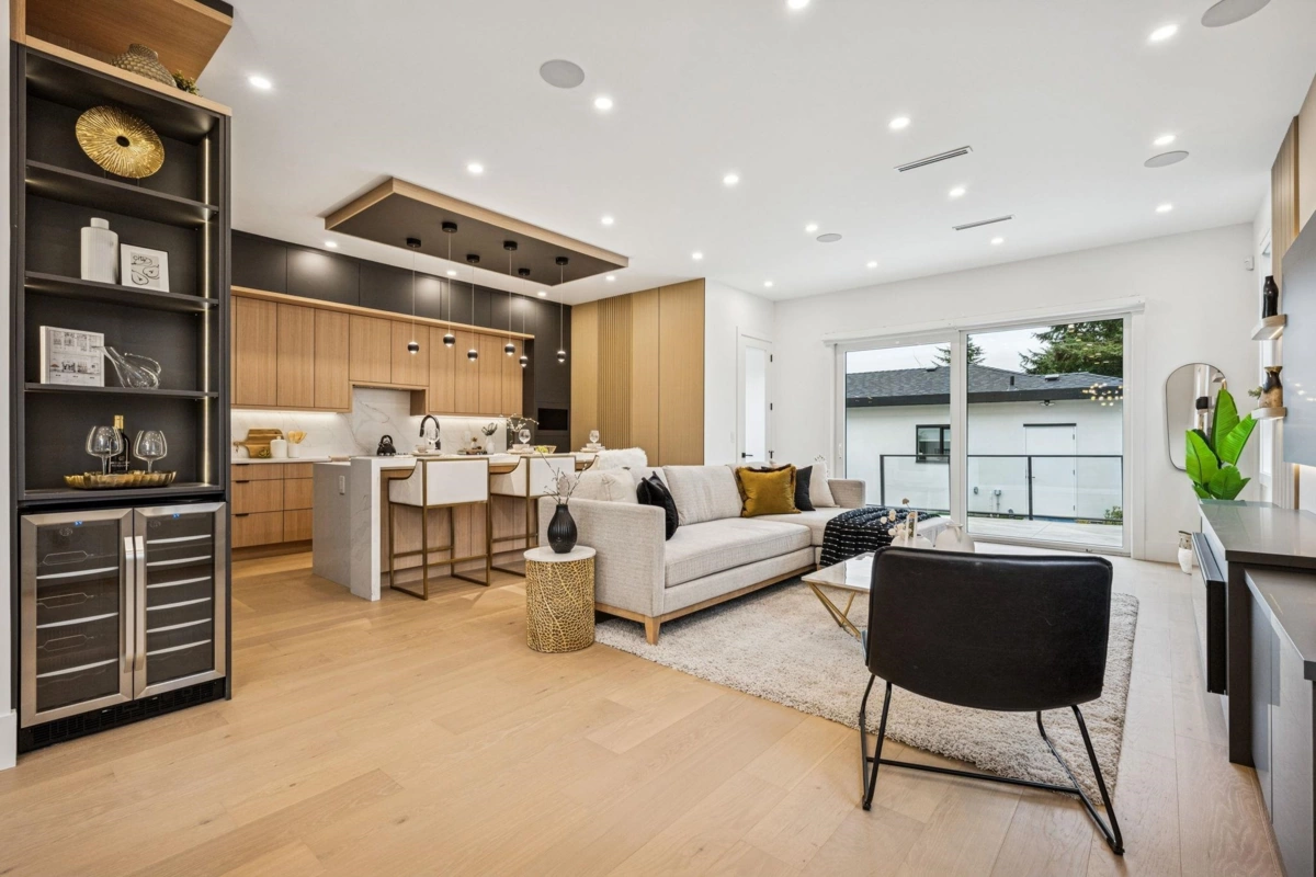Dining Area Photo of 1 6362 Curtis Street, Burnaby, BC