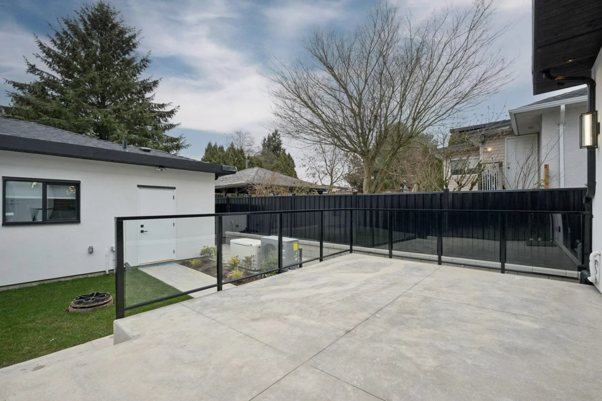 Swimming Pool Photo of 1 6362 Curtis Street, Burnaby, BC