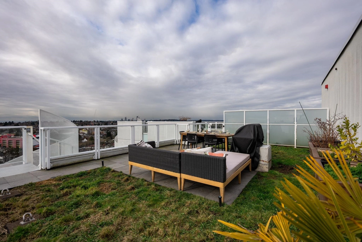 Entry Foyer Photo of 1801 4638 Gladstone Street, Vancouver, BC