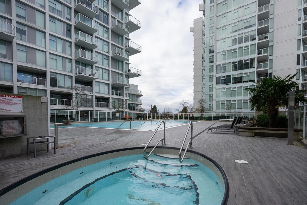Front Yard Photo of 1801 4638 Gladstone Street, Vancouver, BC