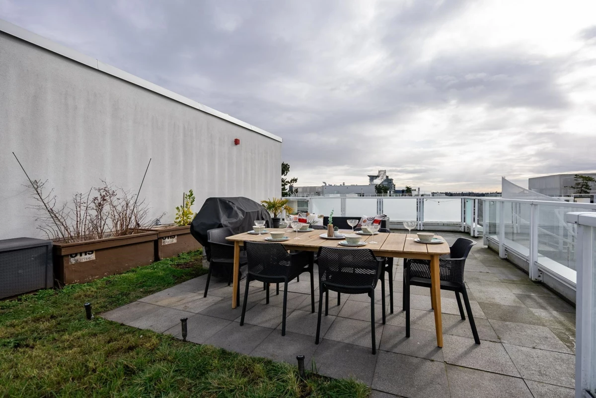 Hallway Photo of 1801 4638 Gladstone Street, Vancouver, BC