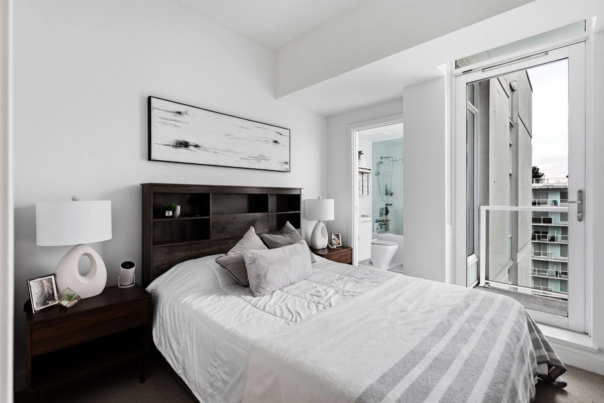 Walk-In Closet Photo of 1801 4638 Gladstone Street, Vancouver, BC