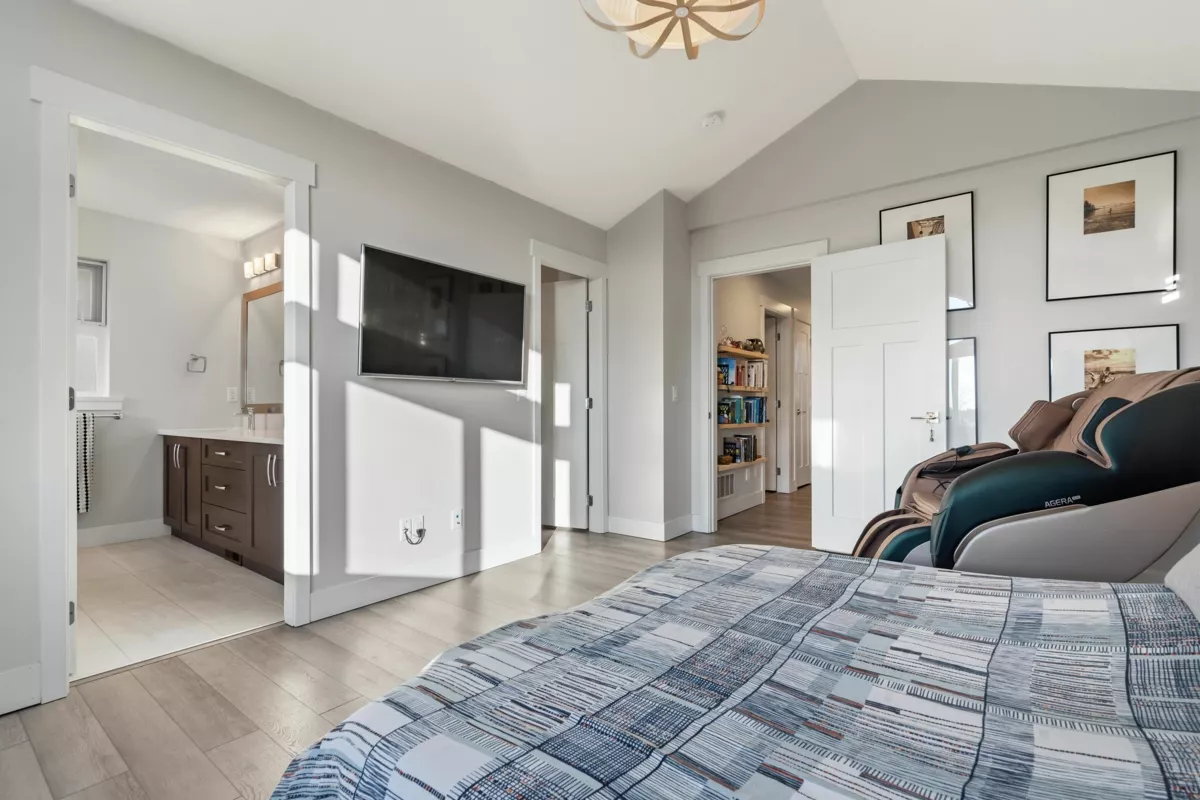 Entry Foyer Photo of 2107 165b Street, Surrey, BC