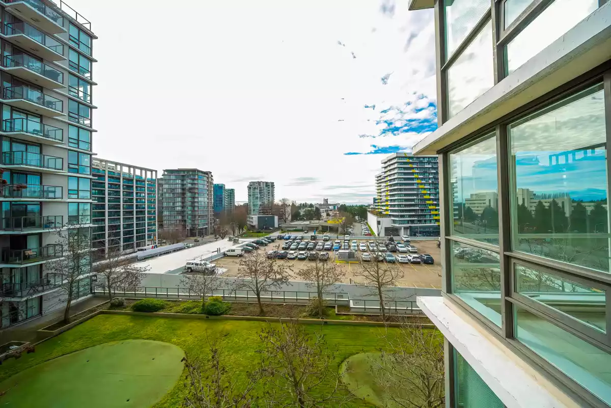 Entry Foyer Photo of 806 7555 Alderbridge Way, Richmond, BC