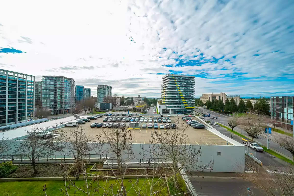 Front Yard Photo of 806 7555 Alderbridge Way, Richmond, BC