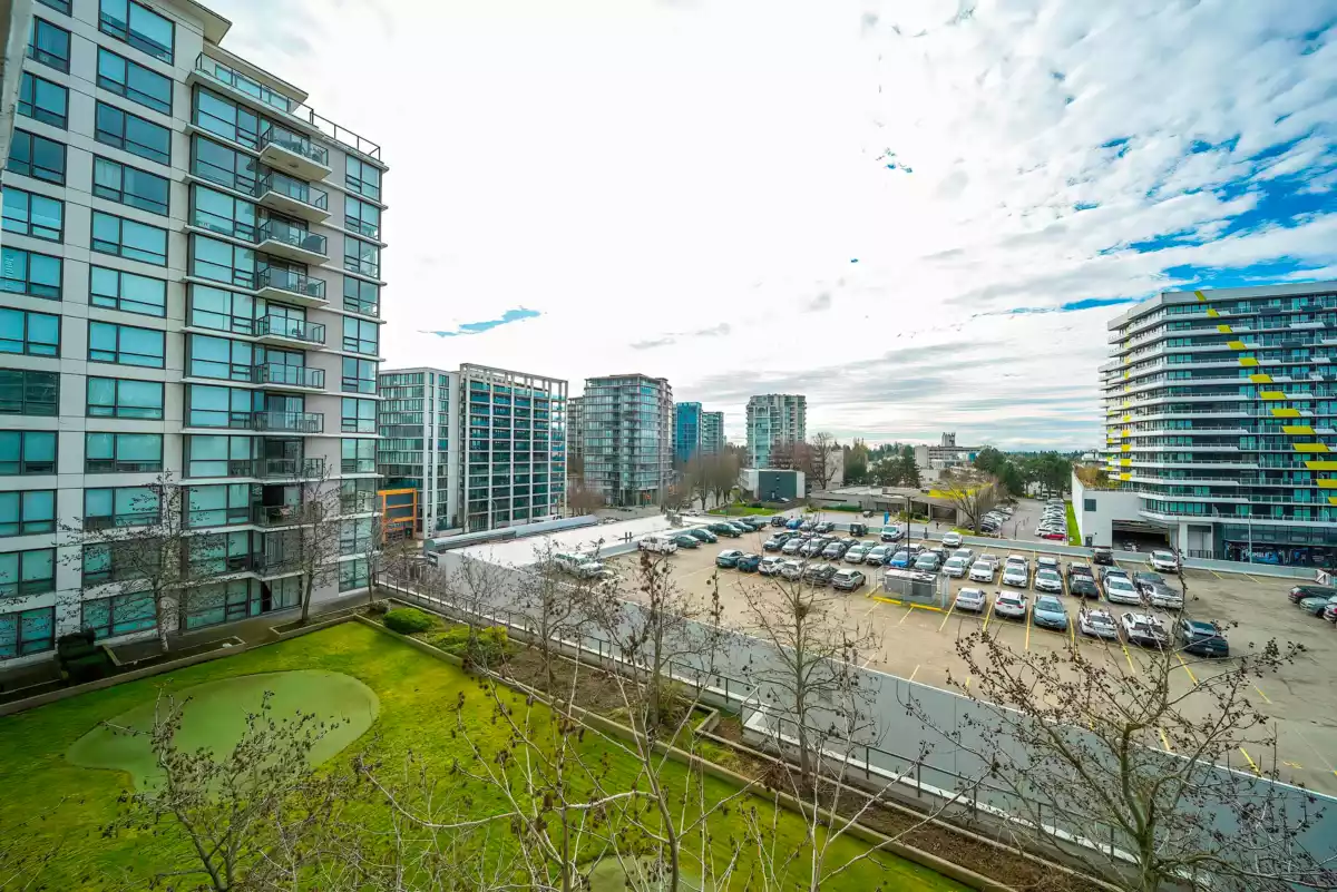 Garden / Landscaping Photo of 806 7555 Alderbridge Way, Richmond, BC