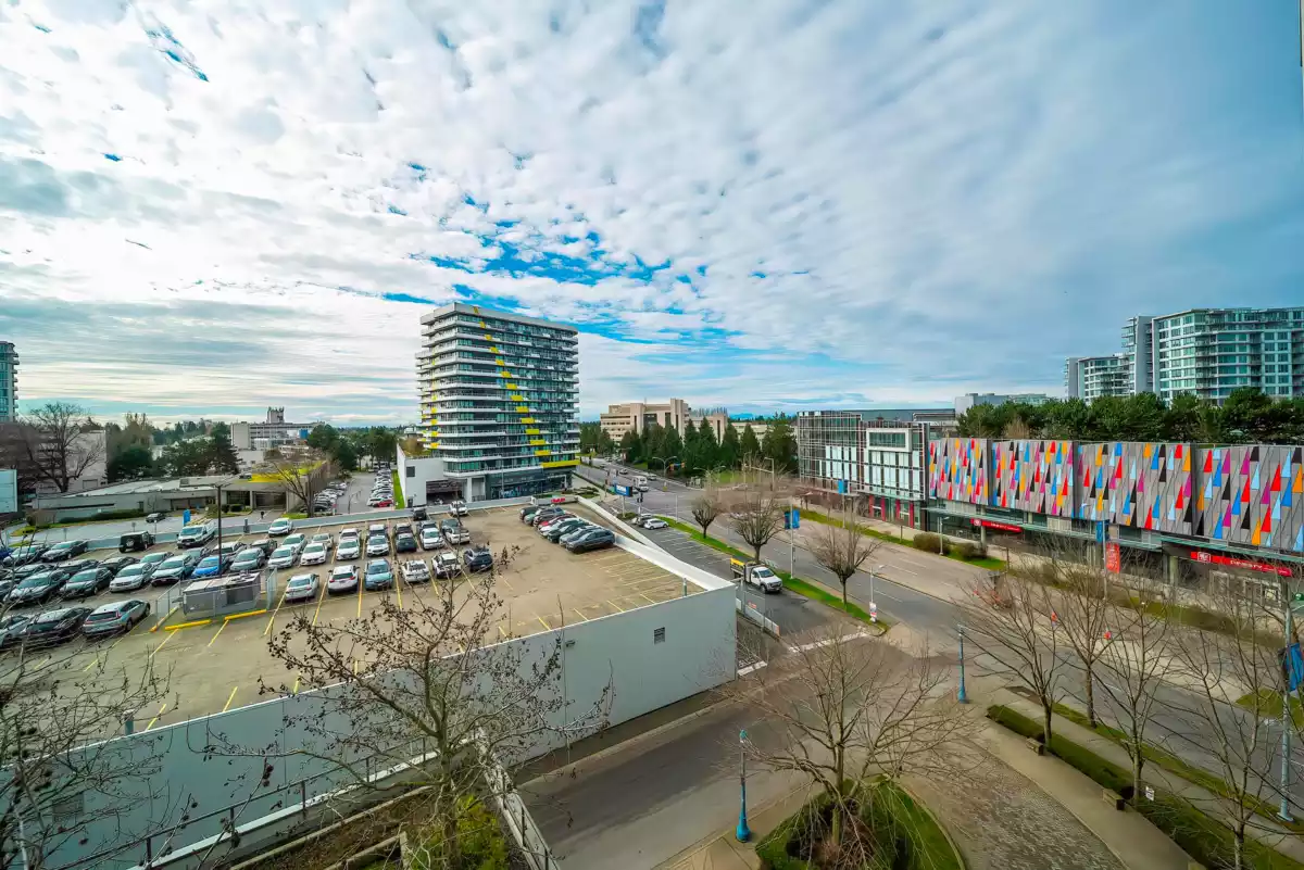 Hot Tub / Spa Photo of 806 7555 Alderbridge Way, Richmond, BC