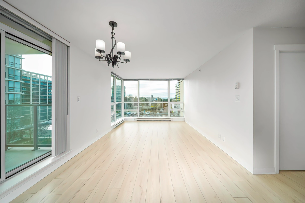 Kitchen Photo of 806 7555 Alderbridge Way, Richmond, BC