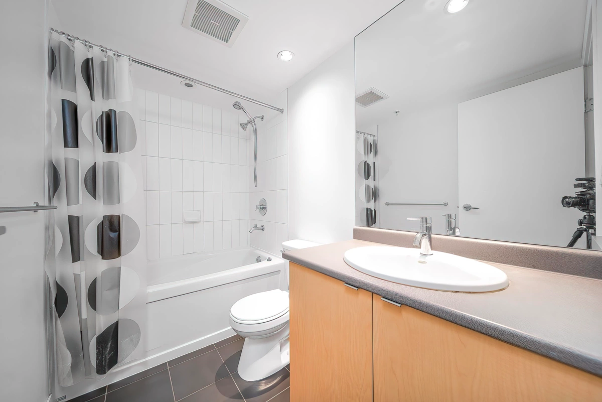 Laundry Room Photo of 806 7555 Alderbridge Way, Richmond, BC