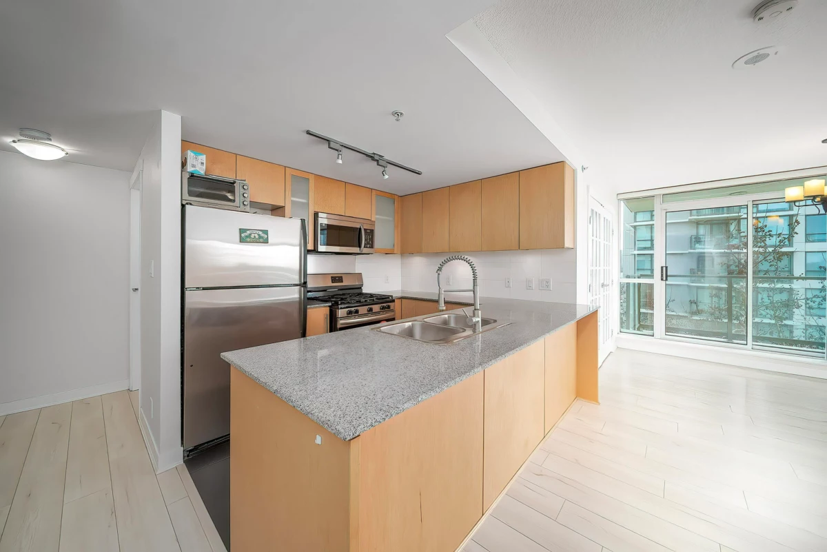 Primary Bathroom Photo of 806 7555 Alderbridge Way, Richmond, BC