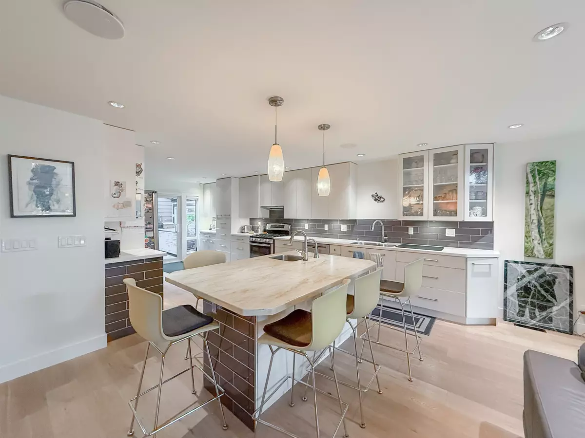 Breakfast Nook Photo of 3701 Nico Wynd Drive, Surrey, BC