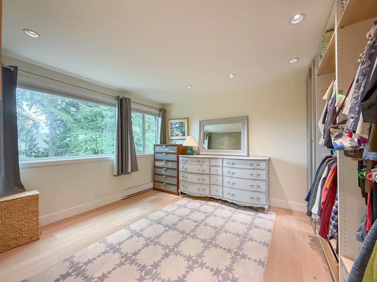 Entry Foyer Photo of 3701 Nico Wynd Drive, Surrey, BC