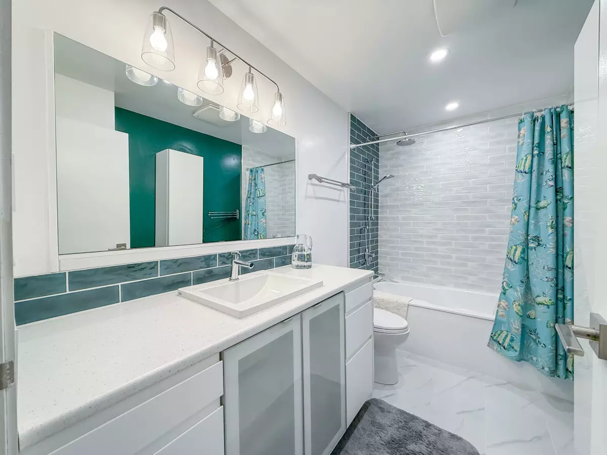 Hallway Photo of 3701 Nico Wynd Drive, Surrey, BC