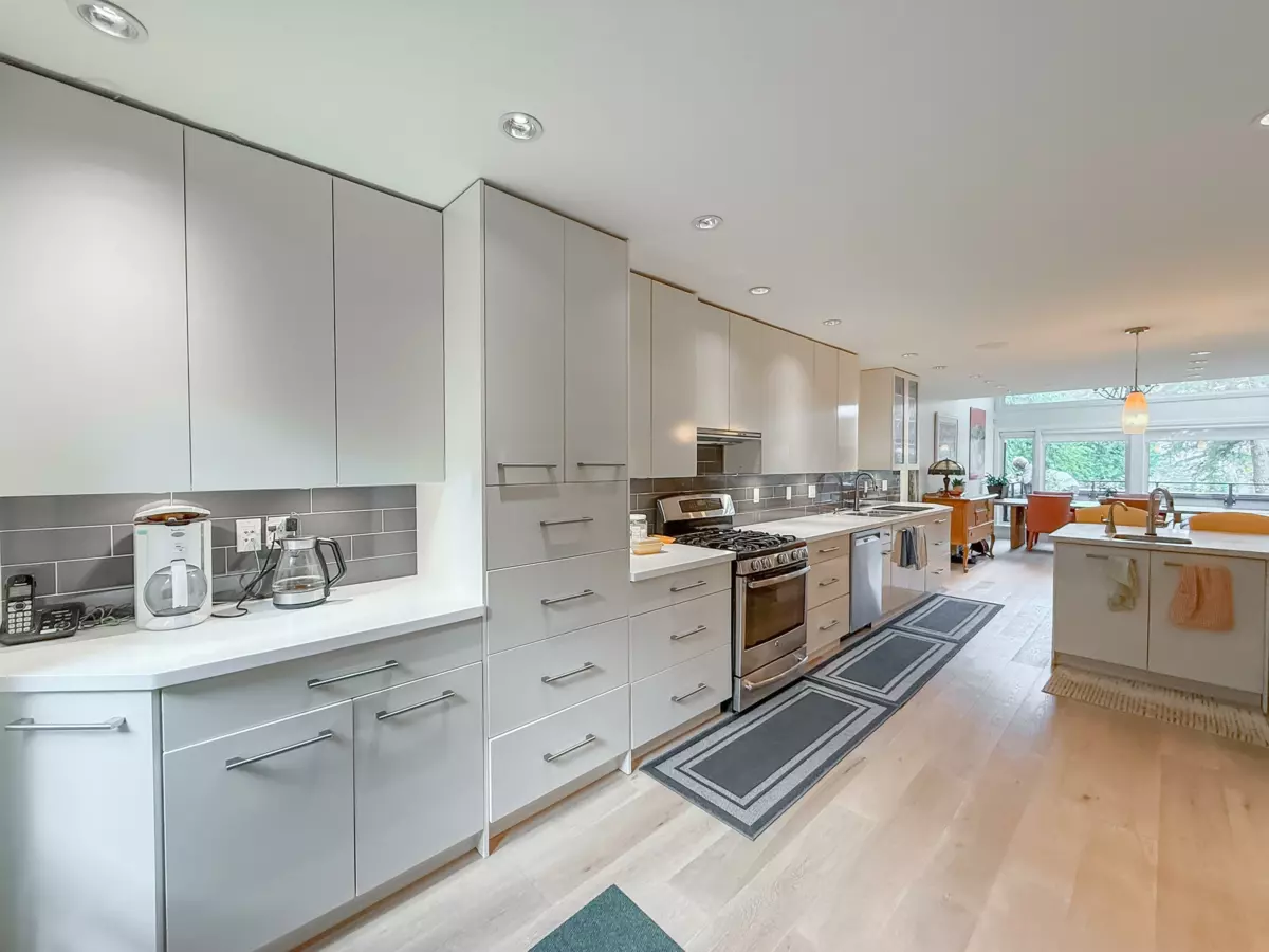 Walk-In Closet Photo of 3701 Nico Wynd Drive, Surrey, BC