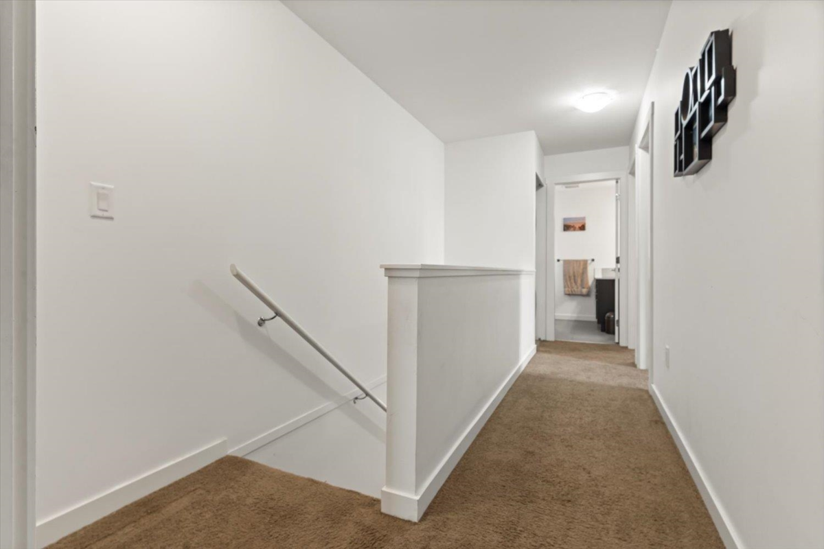 Entry Foyer Photo of 21 2850 Mccallum Road, Abbotsford, BC