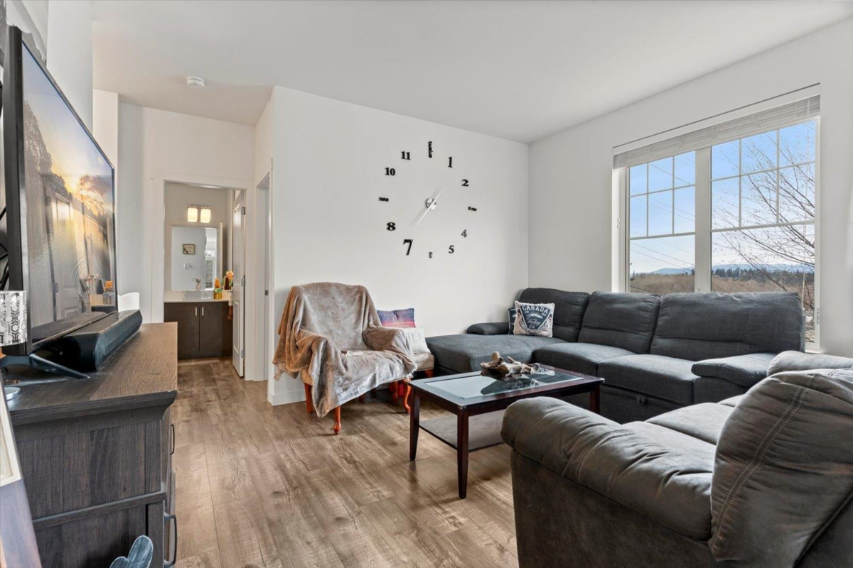 Kitchen Island Photo of 21 2850 Mccallum Road, Abbotsford, BC