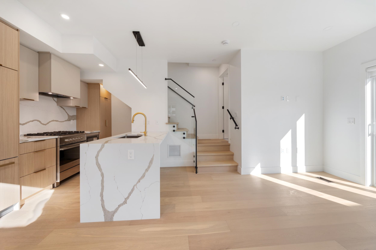 Dining Area Photo of 3 550 Kaslo Street, Vancouver, BC