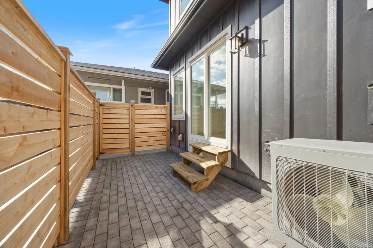 Entry Foyer Photo of 3 550 Kaslo Street, Vancouver, BC