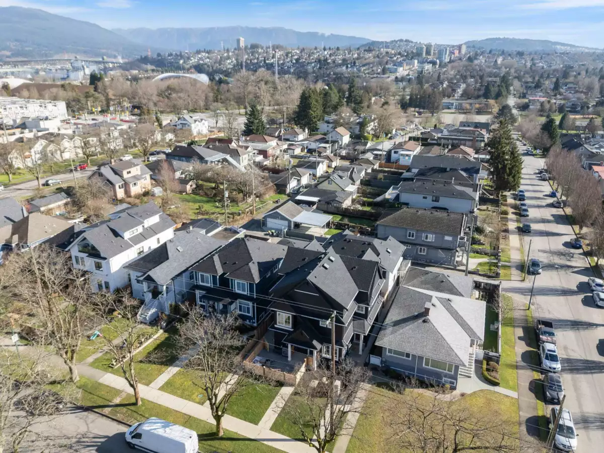 Hallway Photo of 3 550 Kaslo Street, Vancouver, BC