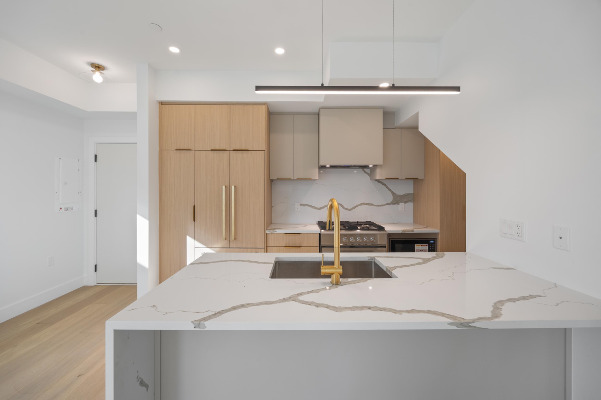 Kitchen Island Photo of 3 550 Kaslo Street, Vancouver, BC