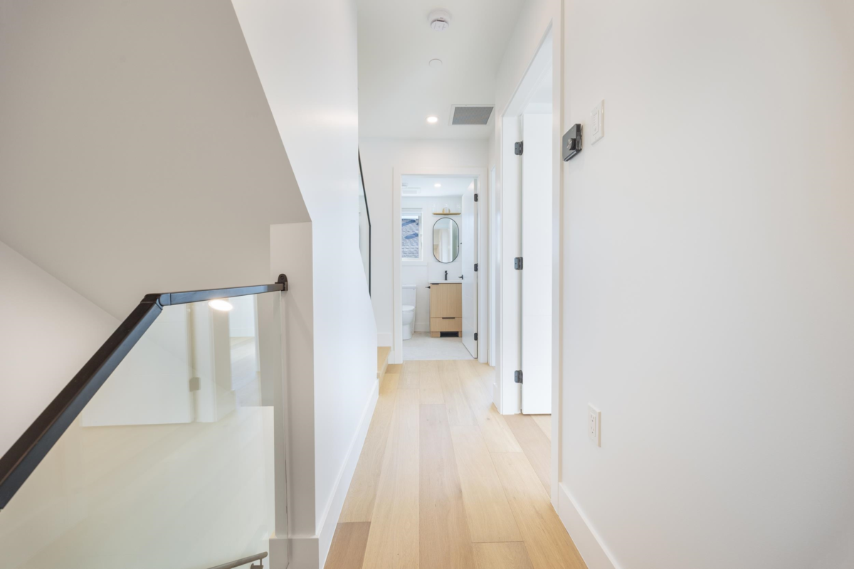 Primary Bathroom Photo of 3 550 Kaslo Street, Vancouver, BC