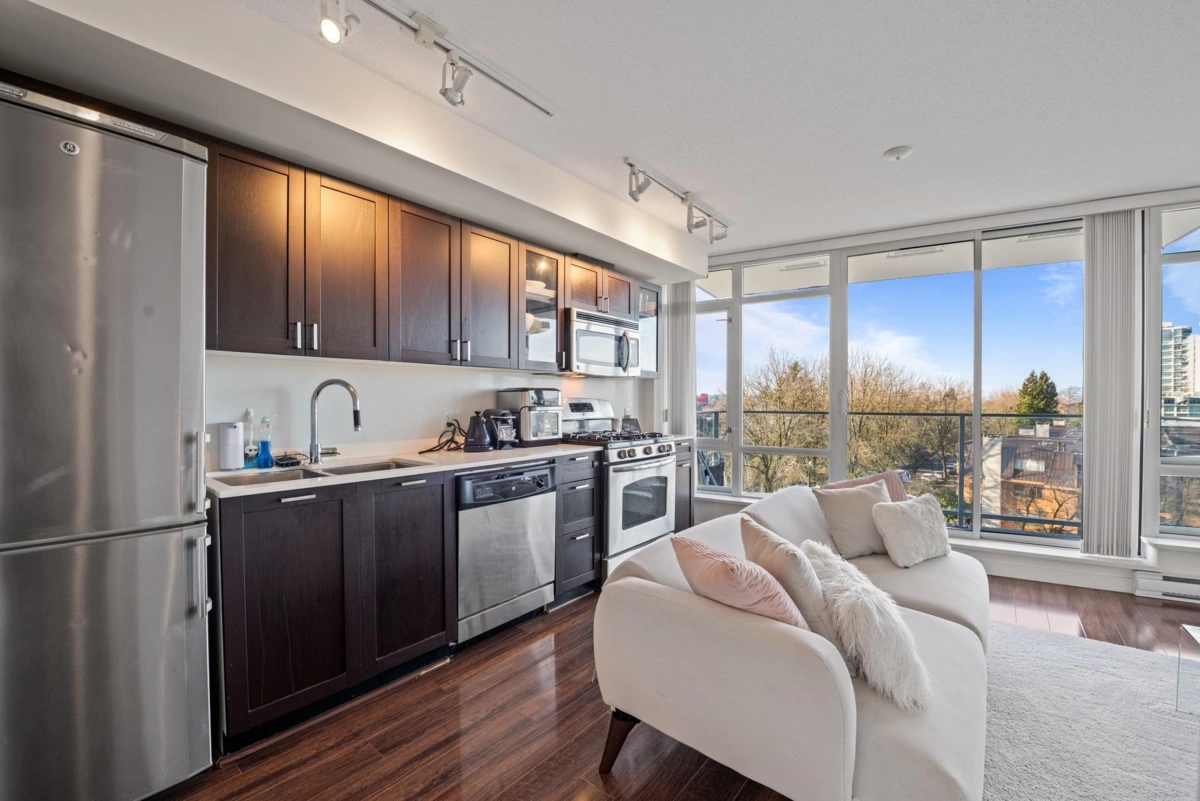 Dining Area Photo of 612 4888 Nanaimo Street, Vancouver, BC