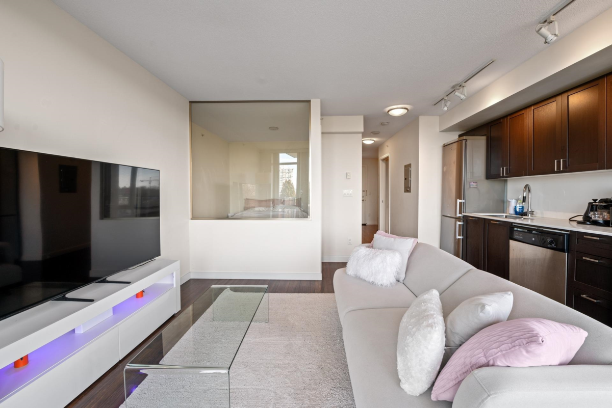 Kitchen Photo of 612 4888 Nanaimo Street, Vancouver, BC