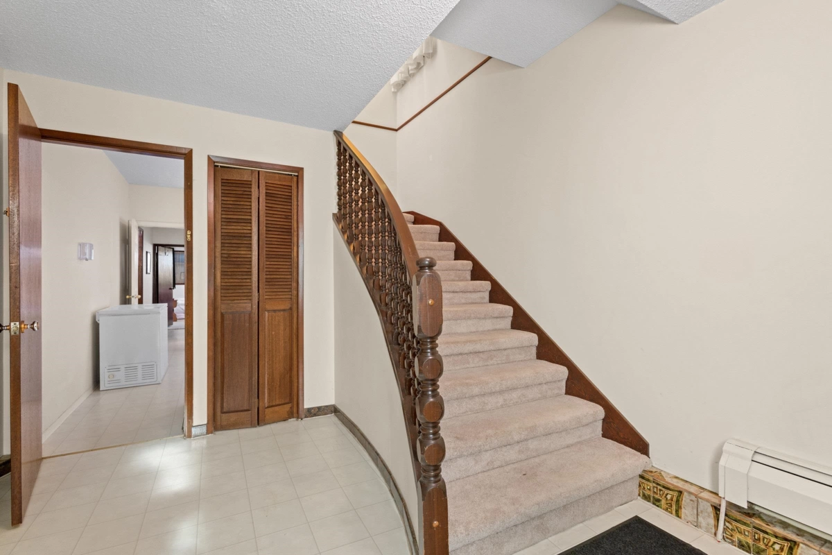Dining Area Photo of 2225 E 35th Avenue, Vancouver, BC