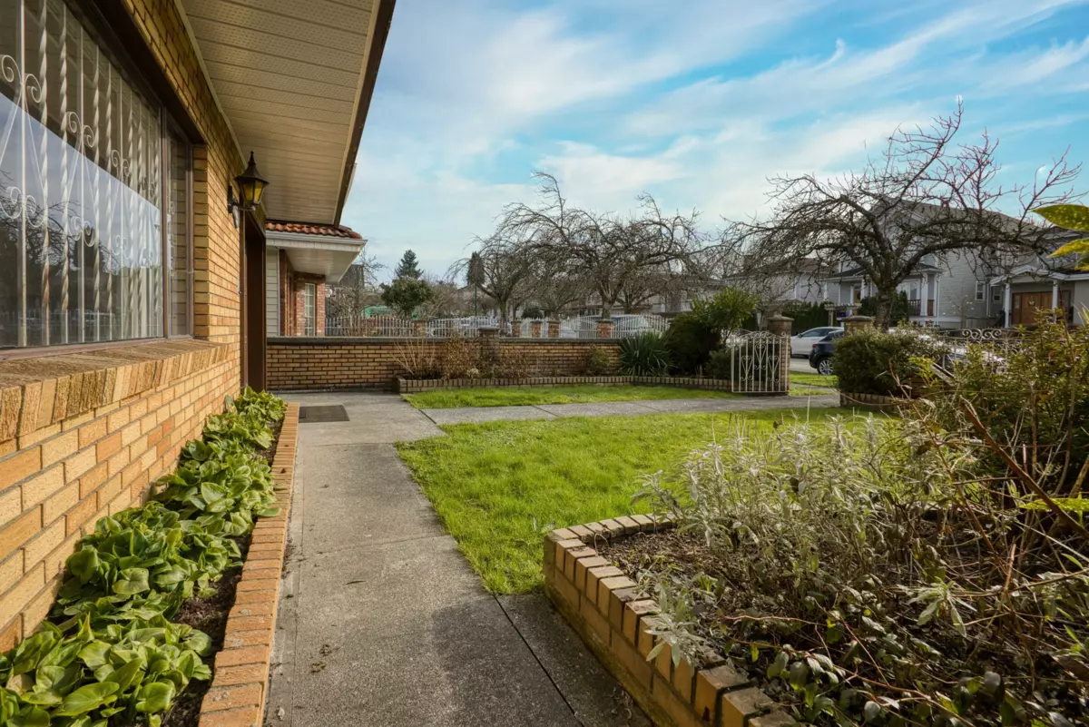 Family Room Photo of 2225 E 35th Avenue, Vancouver, BC