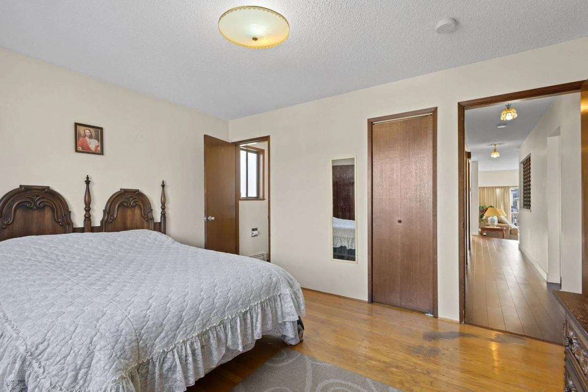 Guest Bathroom Photo of 2225 E 35th Avenue, Vancouver, BC