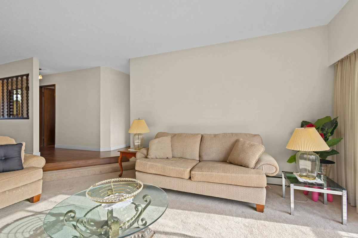 Kitchen Island Photo of 2225 E 35th Avenue, Vancouver, BC