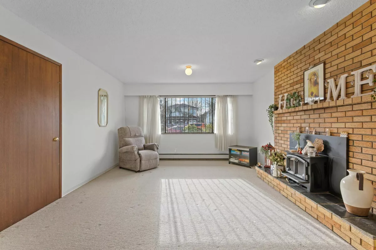 Laundry Room Photo of 2225 E 35th Avenue, Vancouver, BC