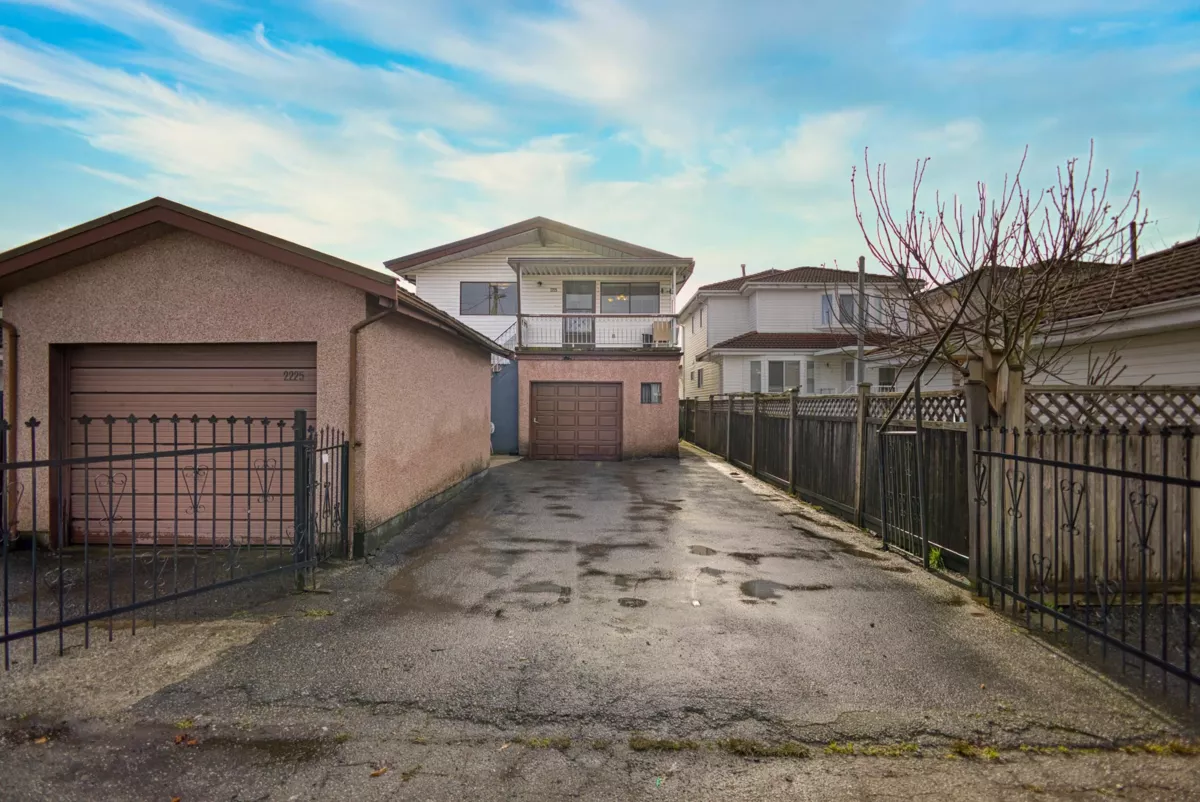 Outdoor Patio Photo of 2225 E 35th Avenue, Vancouver, BC